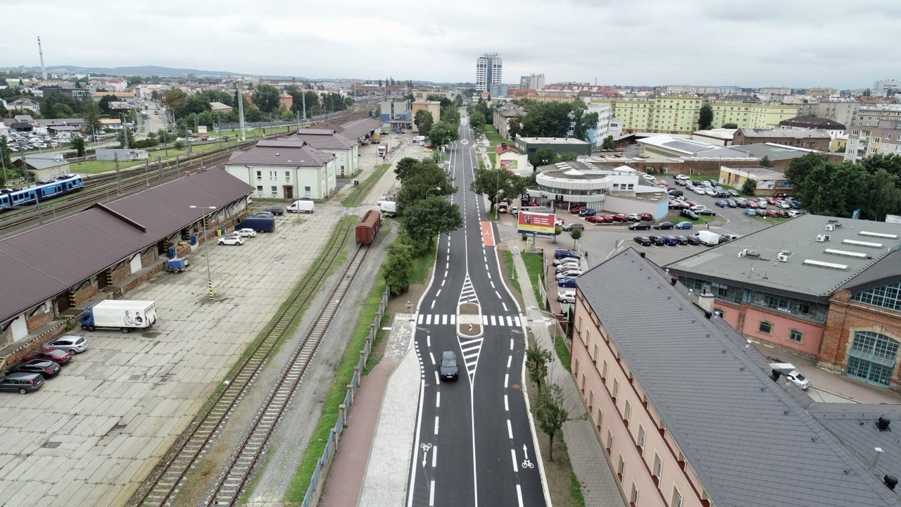 Olomouc – nová část Jantarové cyklostezky a rekonstrukce ul. Jeremenkova - Út- és hídépítés